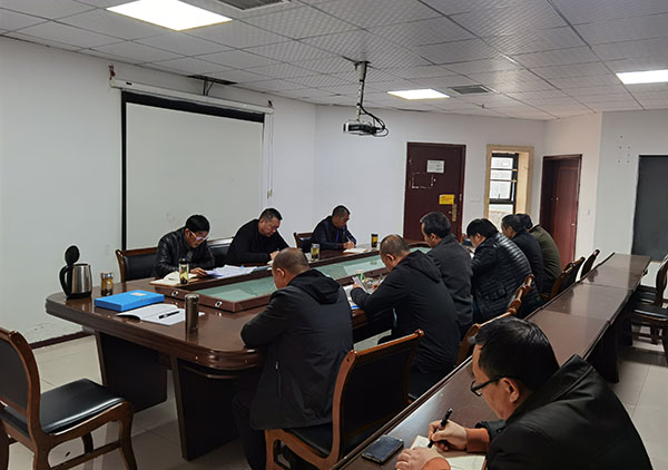 5fc06b9541dc4.jpg 學習十九屆五中全會.jpg